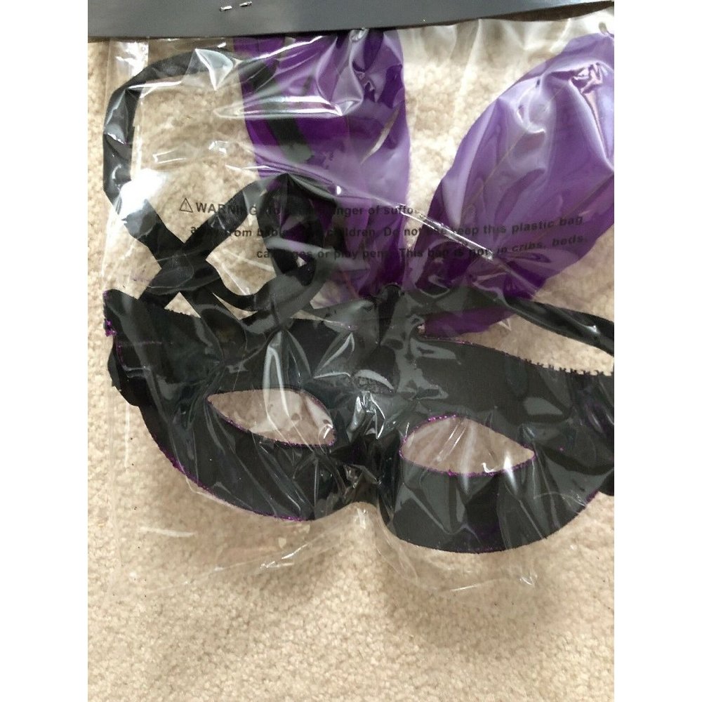 Mardi Gras Mask Purple With Feather And Bling - Picture 2 of 2